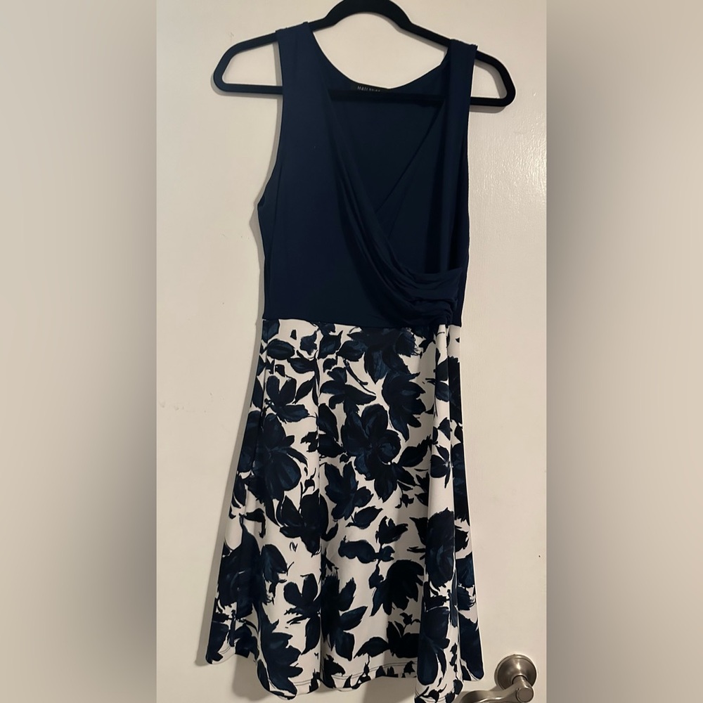 Nice dress worn a handful of times still like new size L